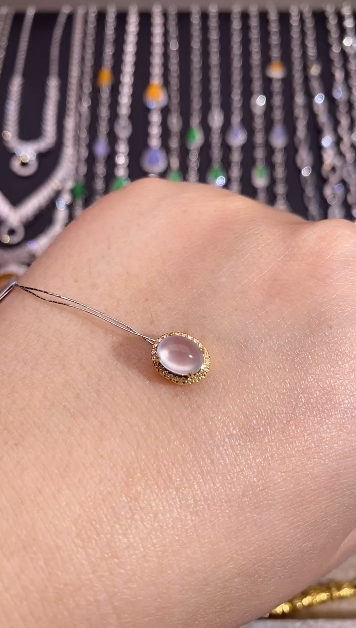 颈饰18K金镶嵌翡翠吊坠