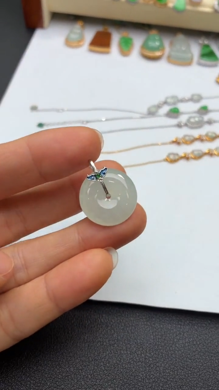 颈饰18K金镶嵌翡翠天然翡翠A货