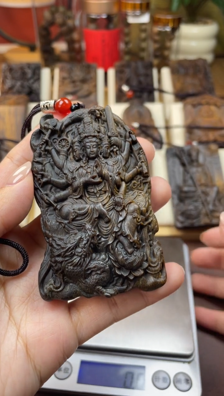 木木雕款芽庄   八臂观音  8cm 送养香瓶