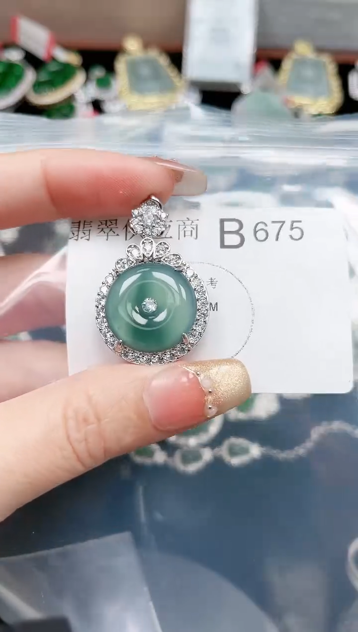 【闪购商品】翡翠颈饰未镶嵌675赠皮绳