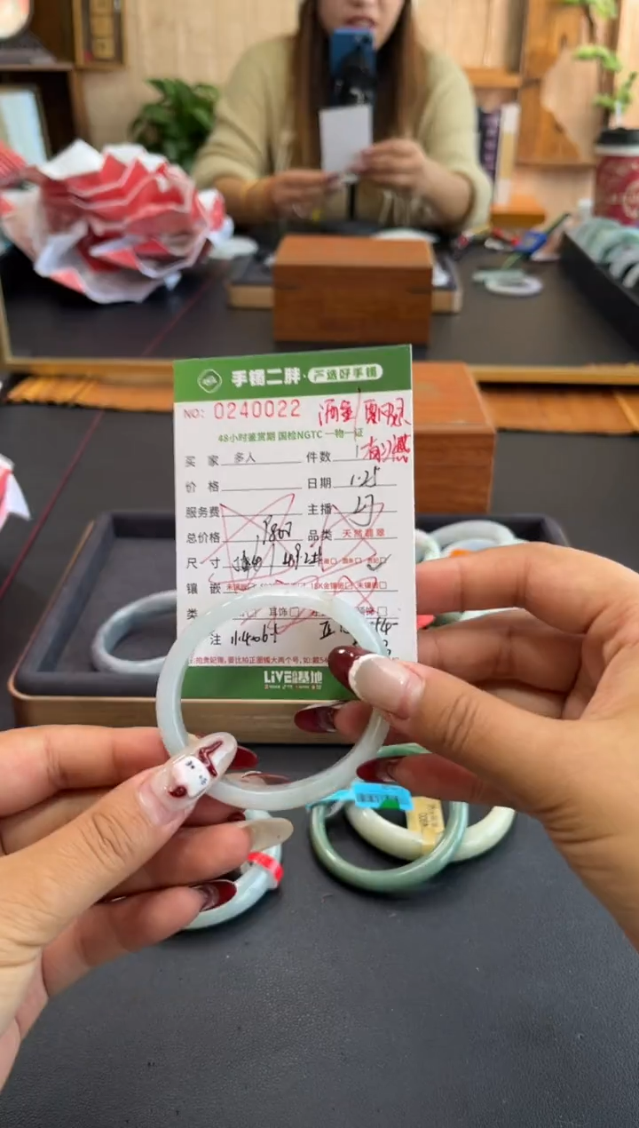 【闪购商品】翡翠手镯（贵妃镯）未镶嵌多人