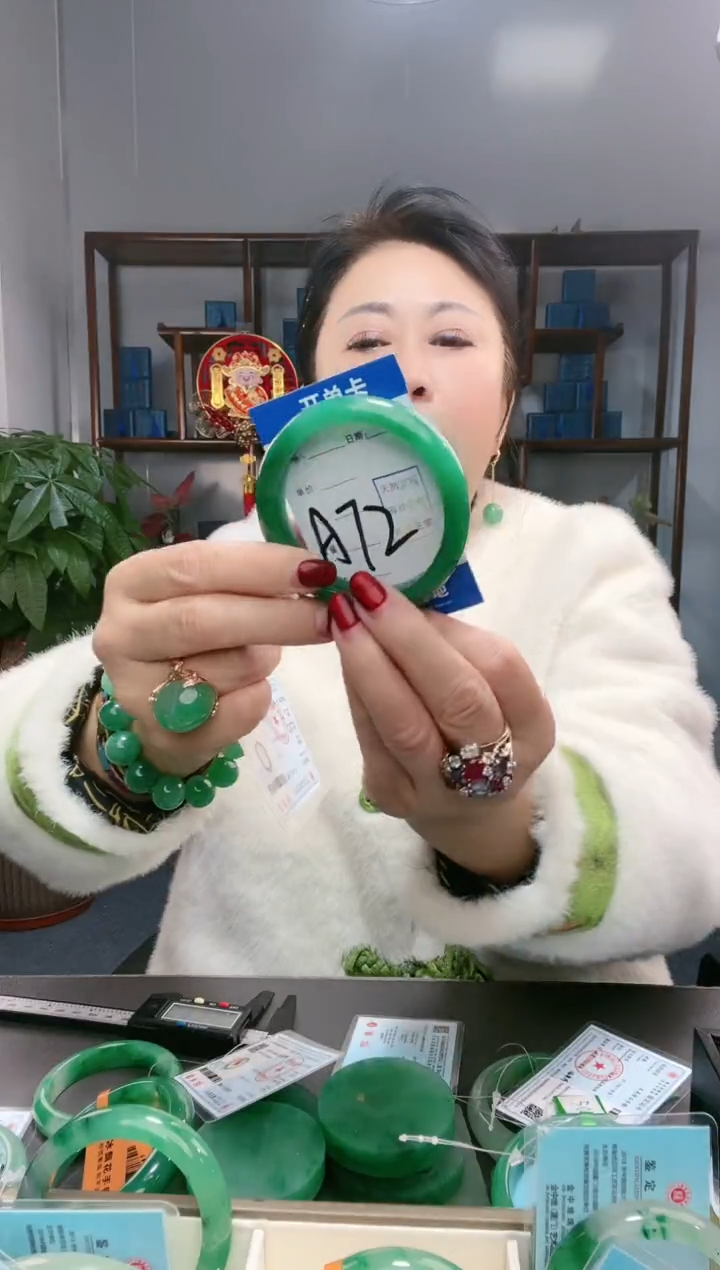 【闪购商品】石英质玉手镯未镶嵌非洲翠