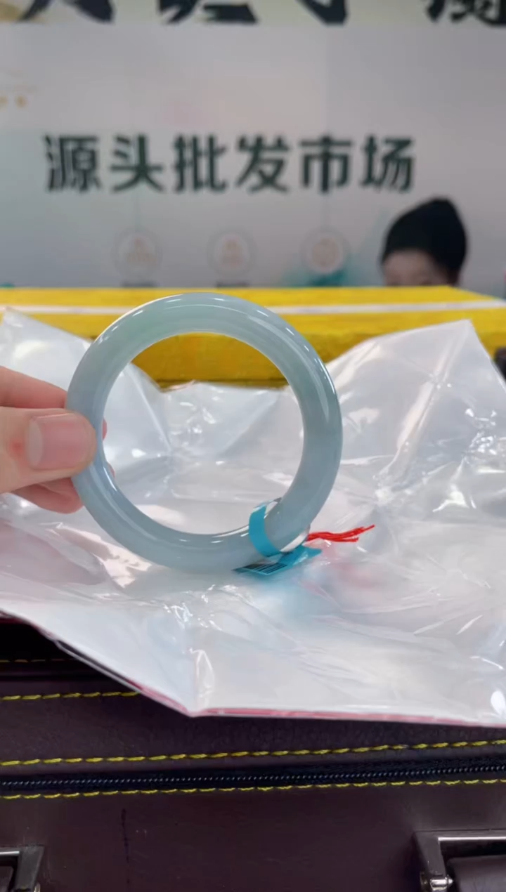 【闪购商品】翡翠手镯未镶嵌手镯