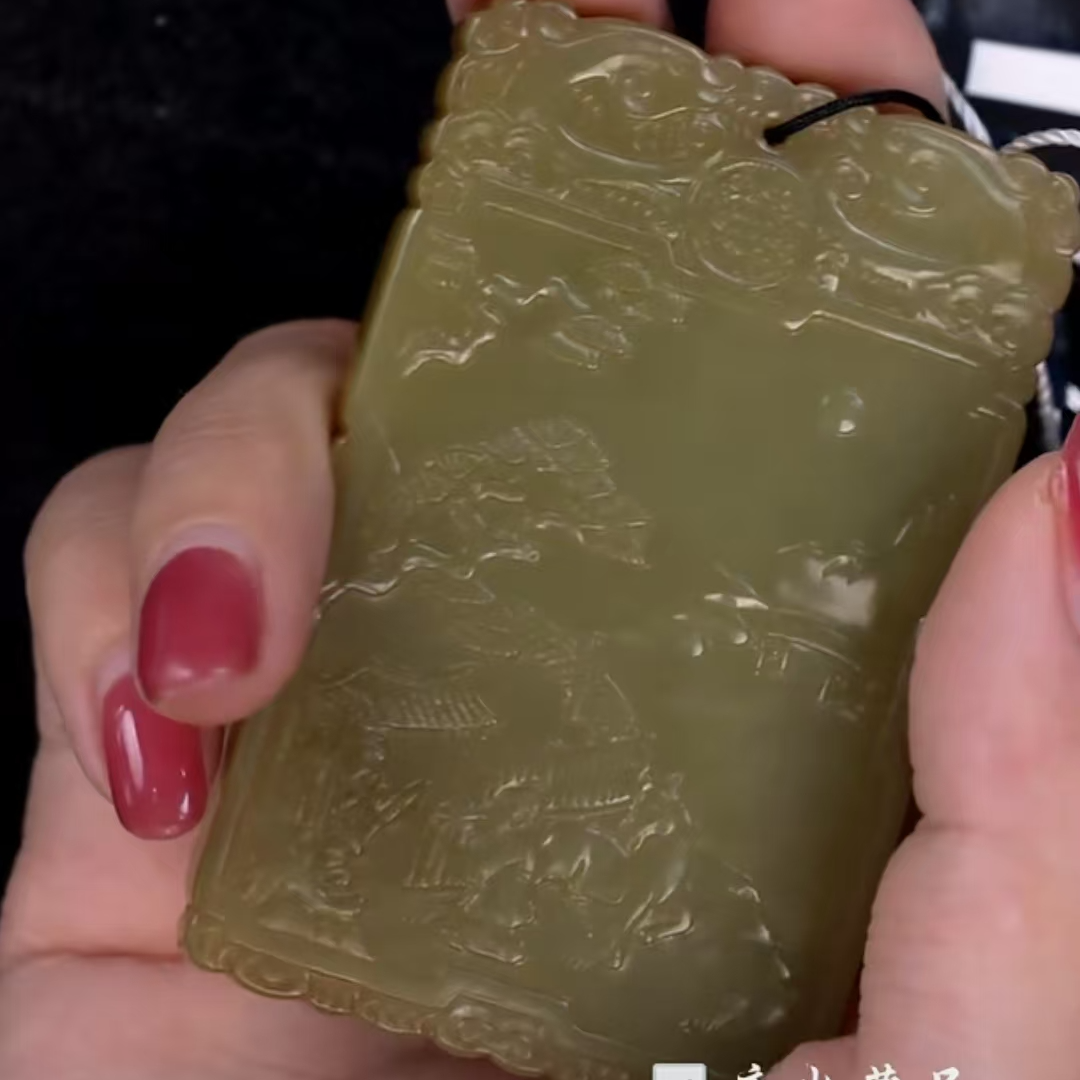 清代和田玉黄玉子冈牌