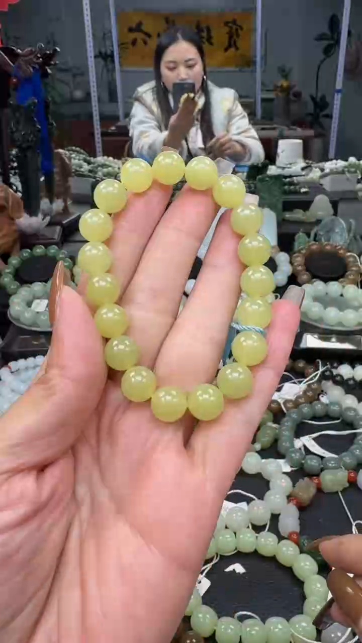 未镶嵌手串和田玉新疆若羌鸡油黄卡10