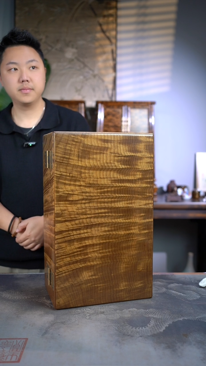 【闪购商品】金丝楠木雕581号阴沉满水波纹一木一器精品珠宝箱