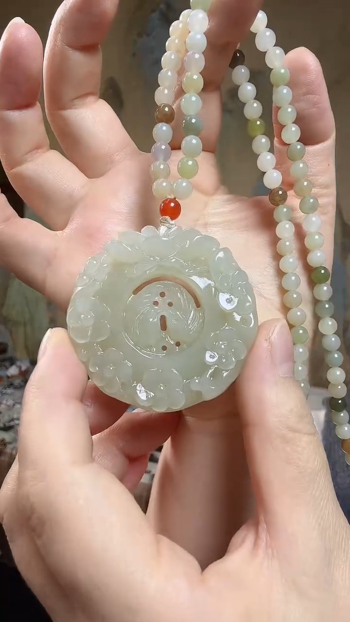 颈饰未镶嵌和田玉.