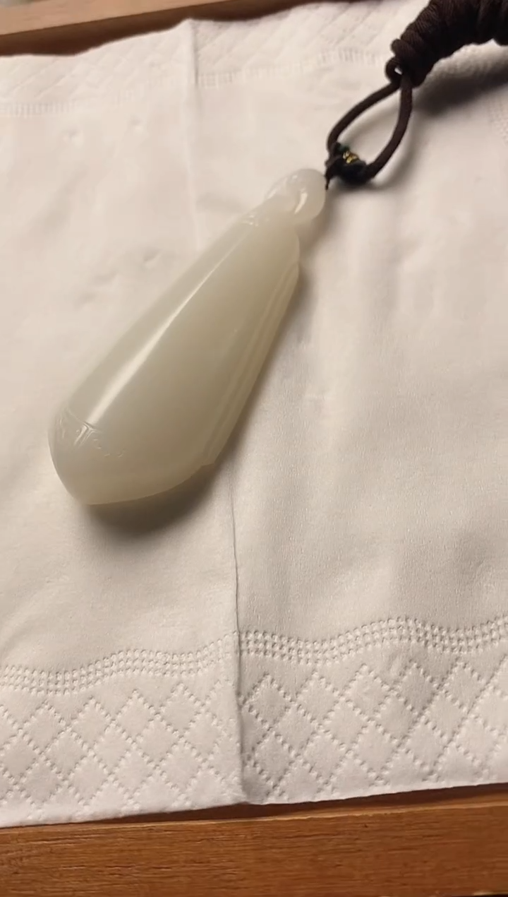 颈饰未镶嵌和田玉吊坠