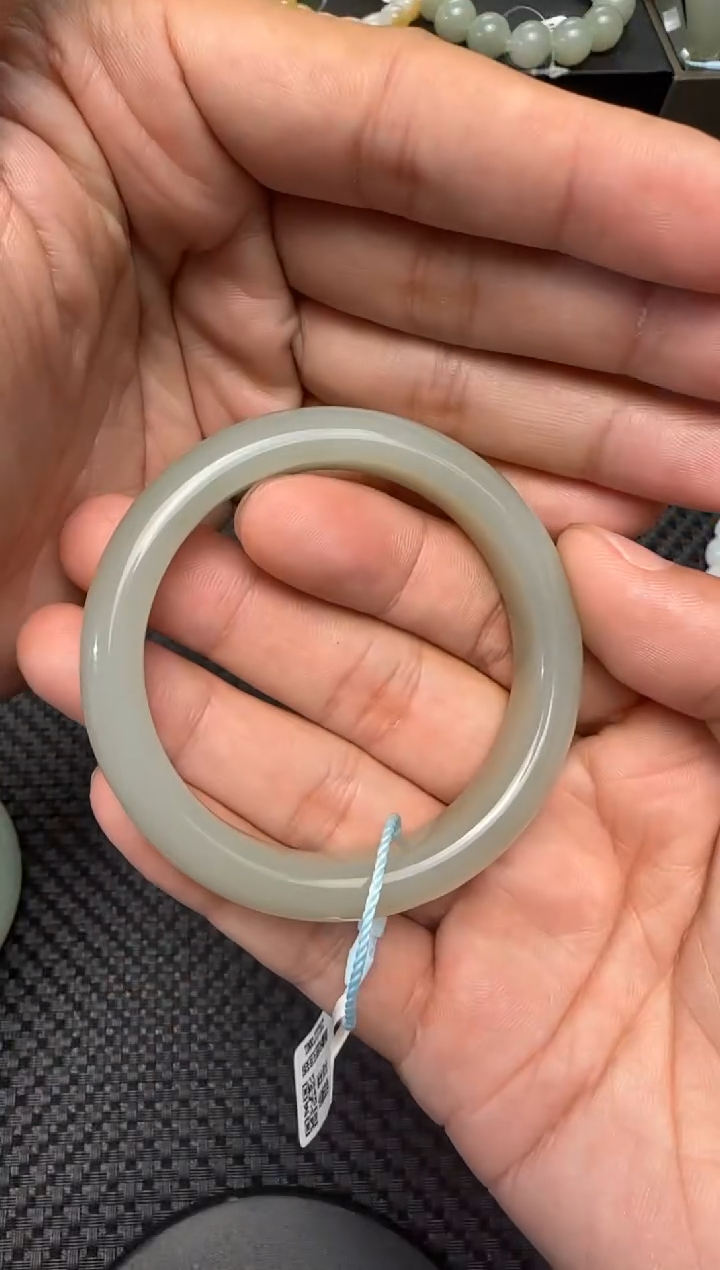 未镶嵌手镯和田玉青白玉手镯卡52.8