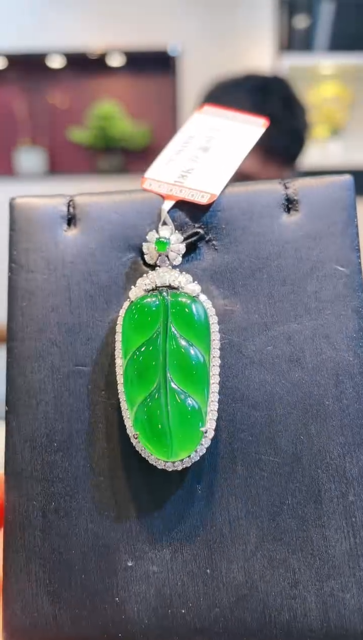 【闪购商品】翡翠颈饰18K金镶嵌A112天然A货翡翠吊坠