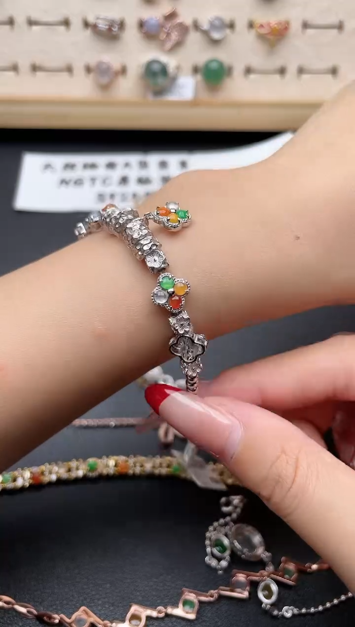 【闪购商品】翡翠手链银S925镶嵌一物一证一礼盒