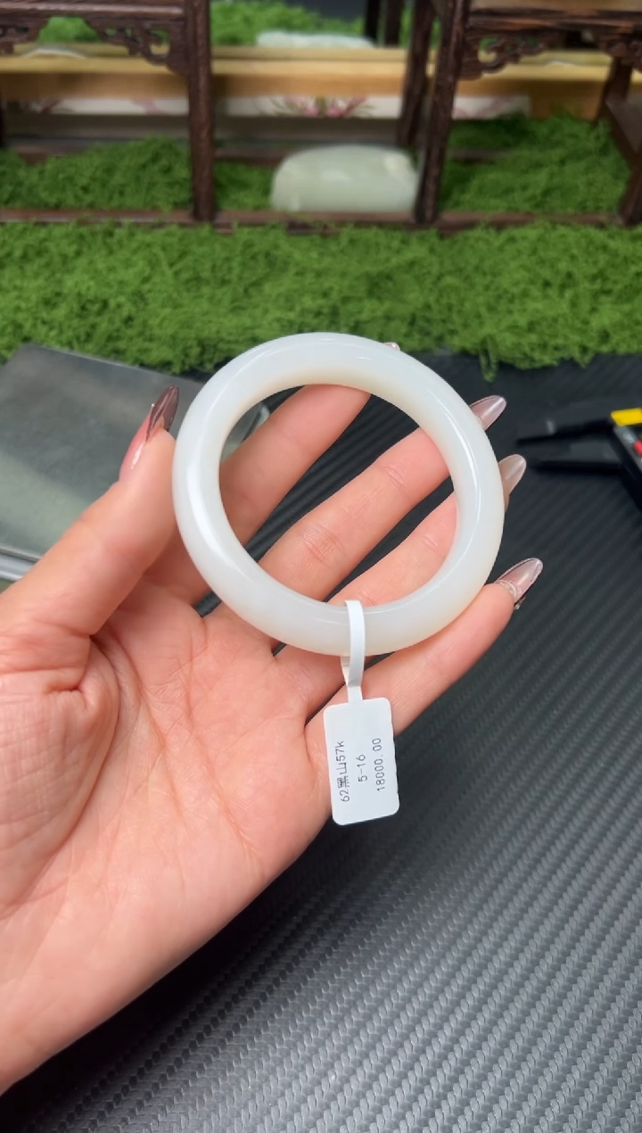 未镶嵌手镯和田玉奉*黑山微色差57J