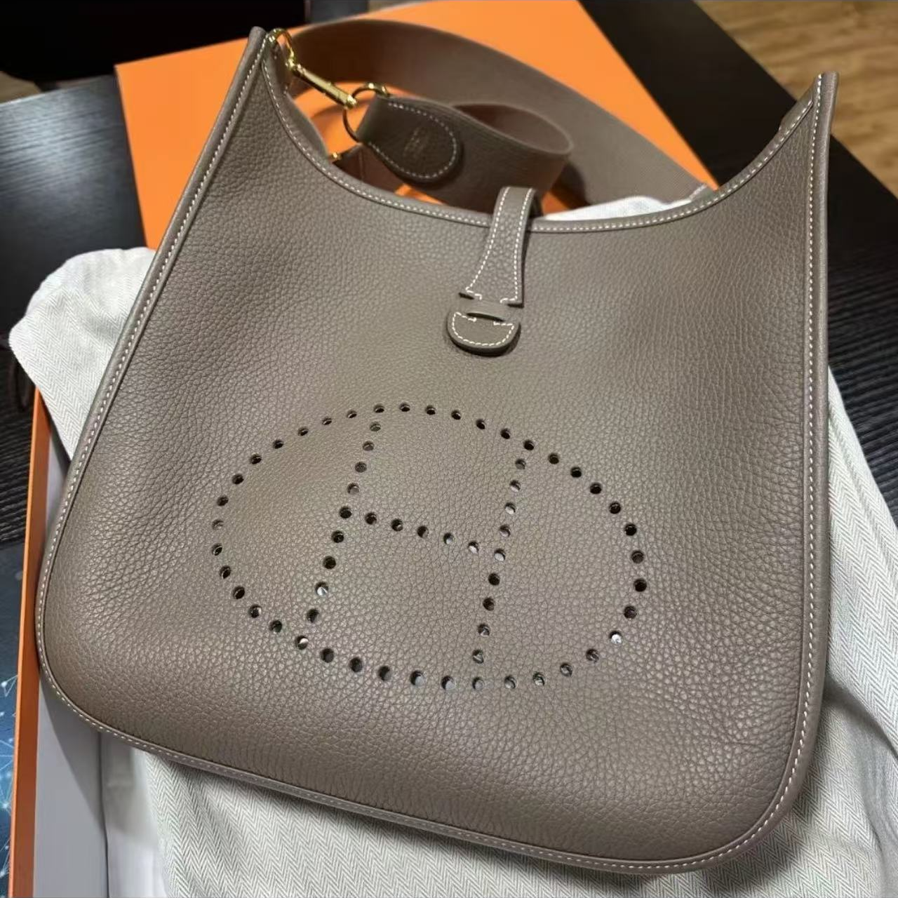 95新 Hermes/爱马仕 坤球奢选 爱马仕大象灰伊芙琳29斜挎包