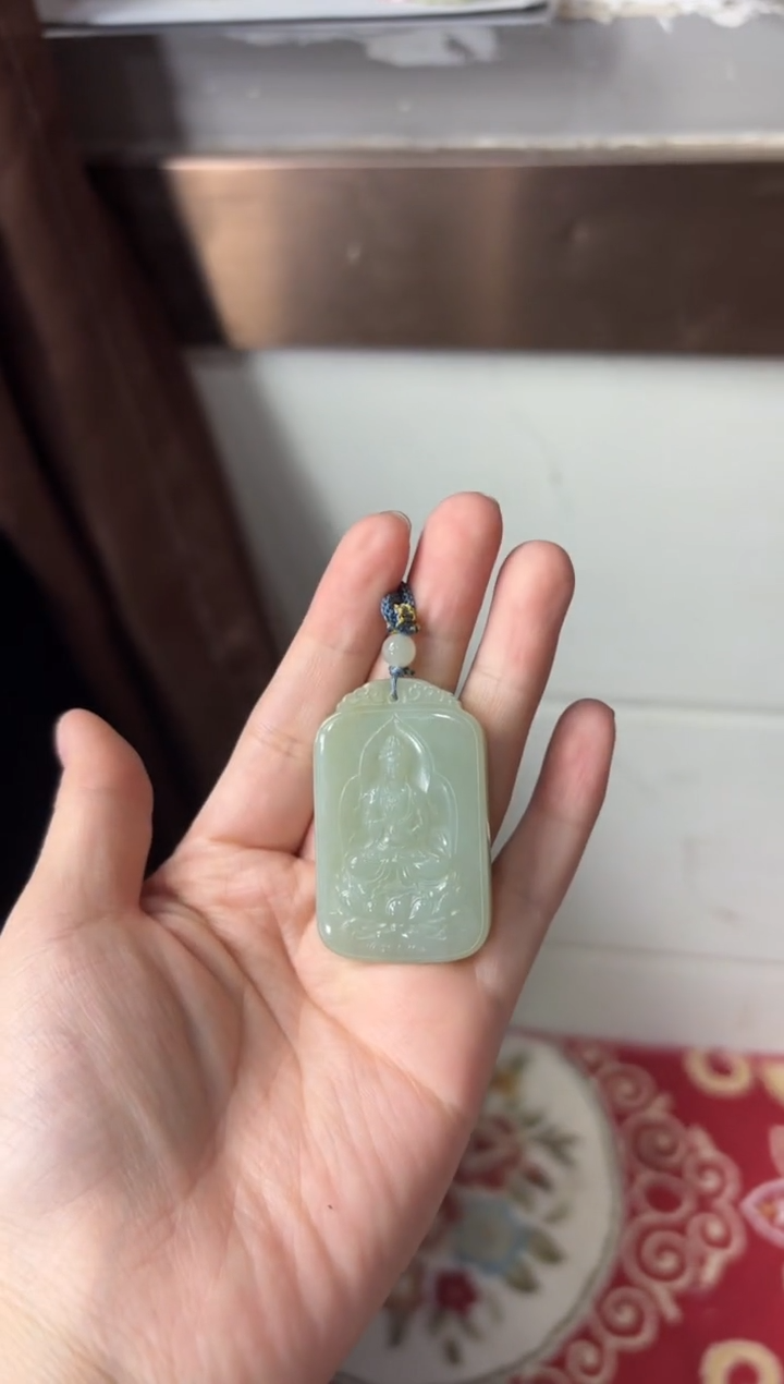 【闪购商品】和田玉吊坠(赠链)未镶嵌且末微色差近矿吊坠