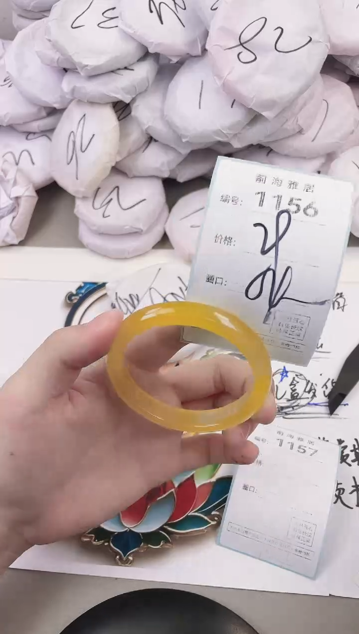 玛瑙/玉髓手镯未镶嵌1156