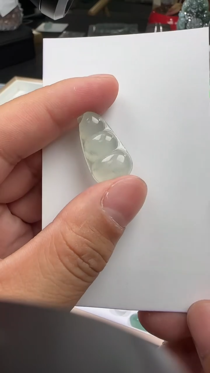 【闪购商品】翡翠未镶嵌颈饰豆子吊坠