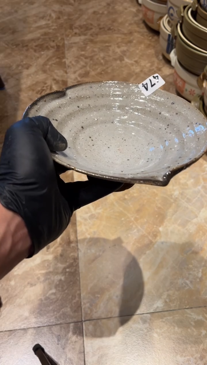 【闪购商品】瓷片474  微瑕粗陶灰白异形盘1个