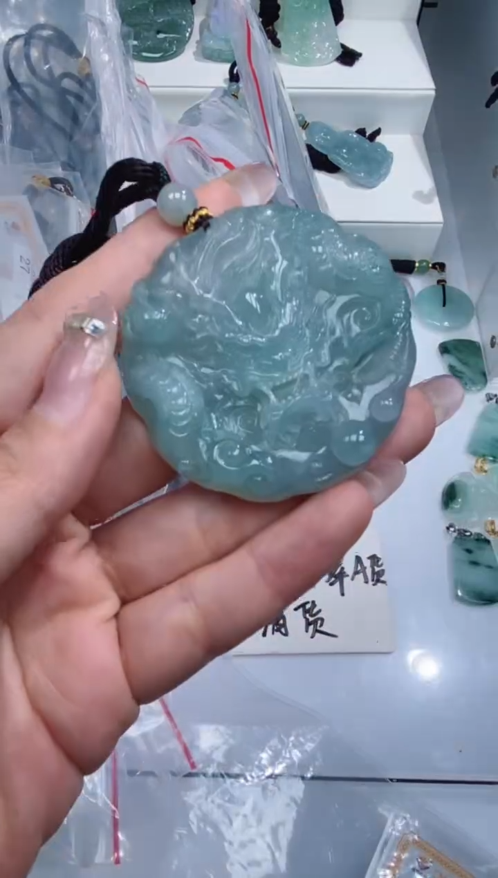 颈饰未镶嵌翡翠吊坠