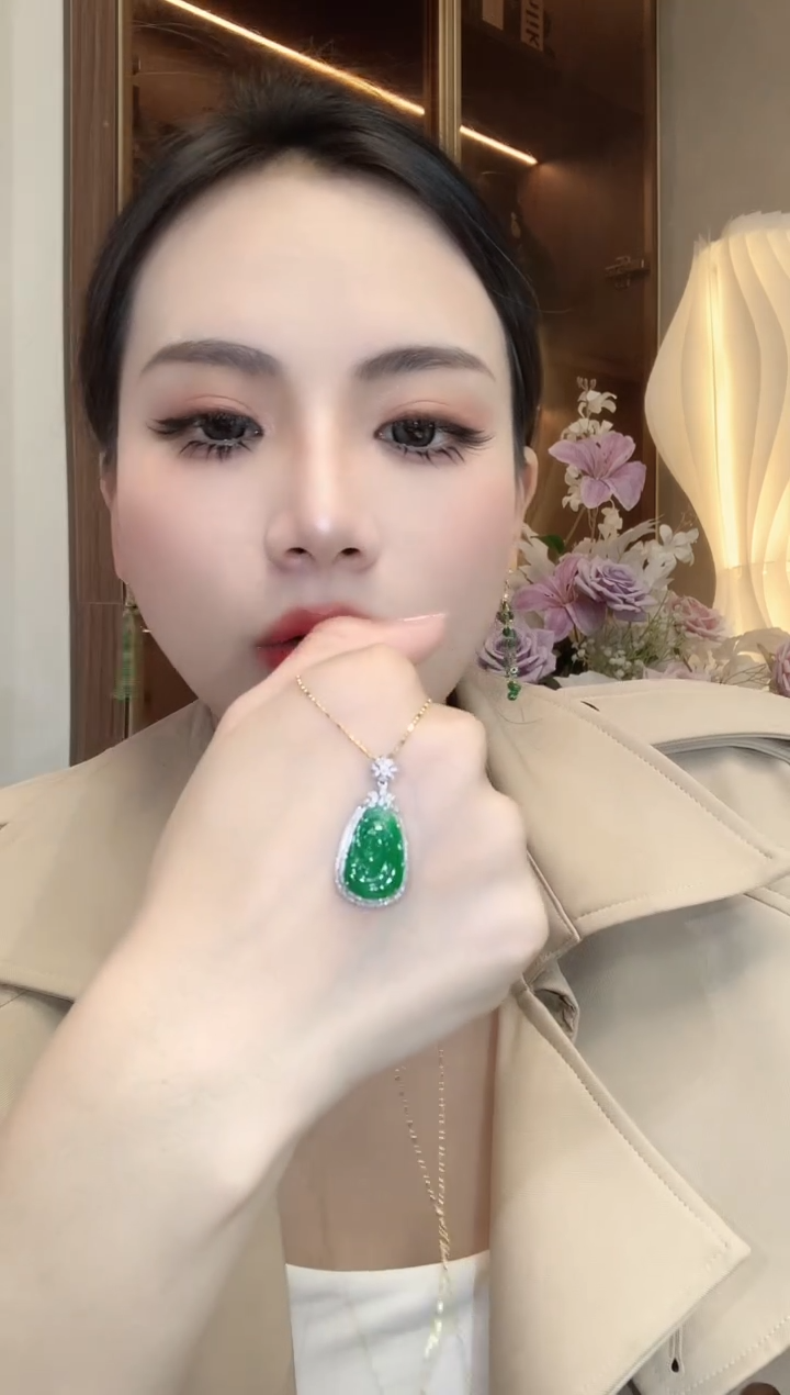 【闪购商品】翡翠吊坠(不含链)18K金镶嵌A12