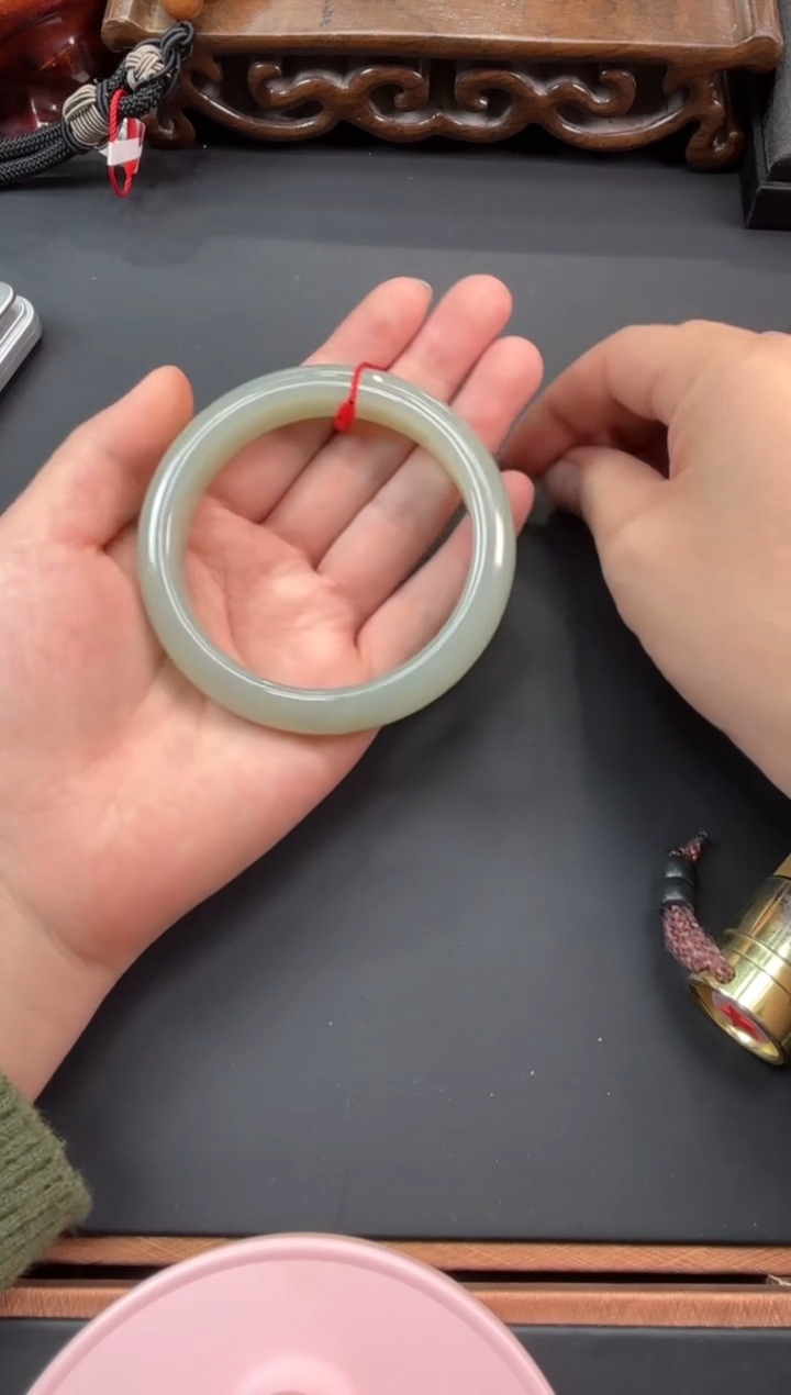 【闪购商品】和田玉手镯未镶嵌且末微色差近矿61+