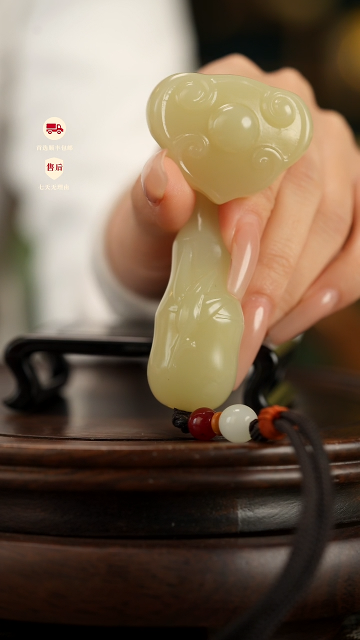 云南石竹叶青雕刻：节节高升如意把件摆件