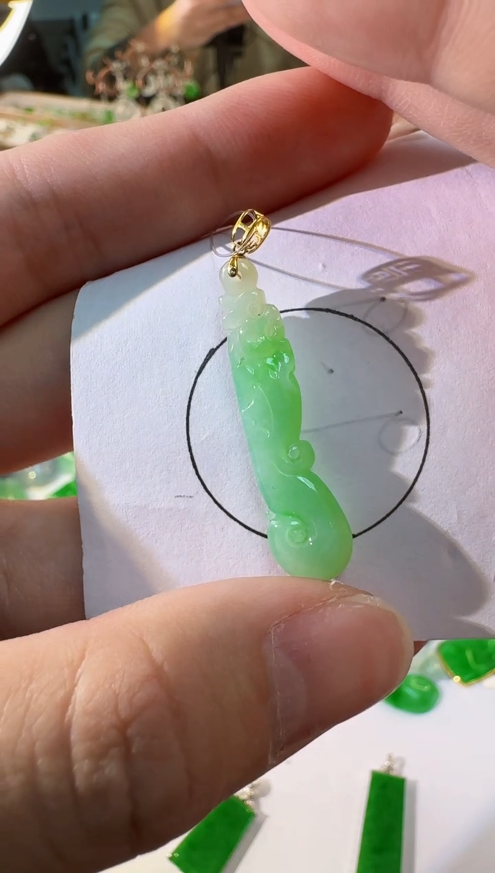 【闪购商品】翡翠18K金镶嵌颈饰缅甸翡翠A货吊坠