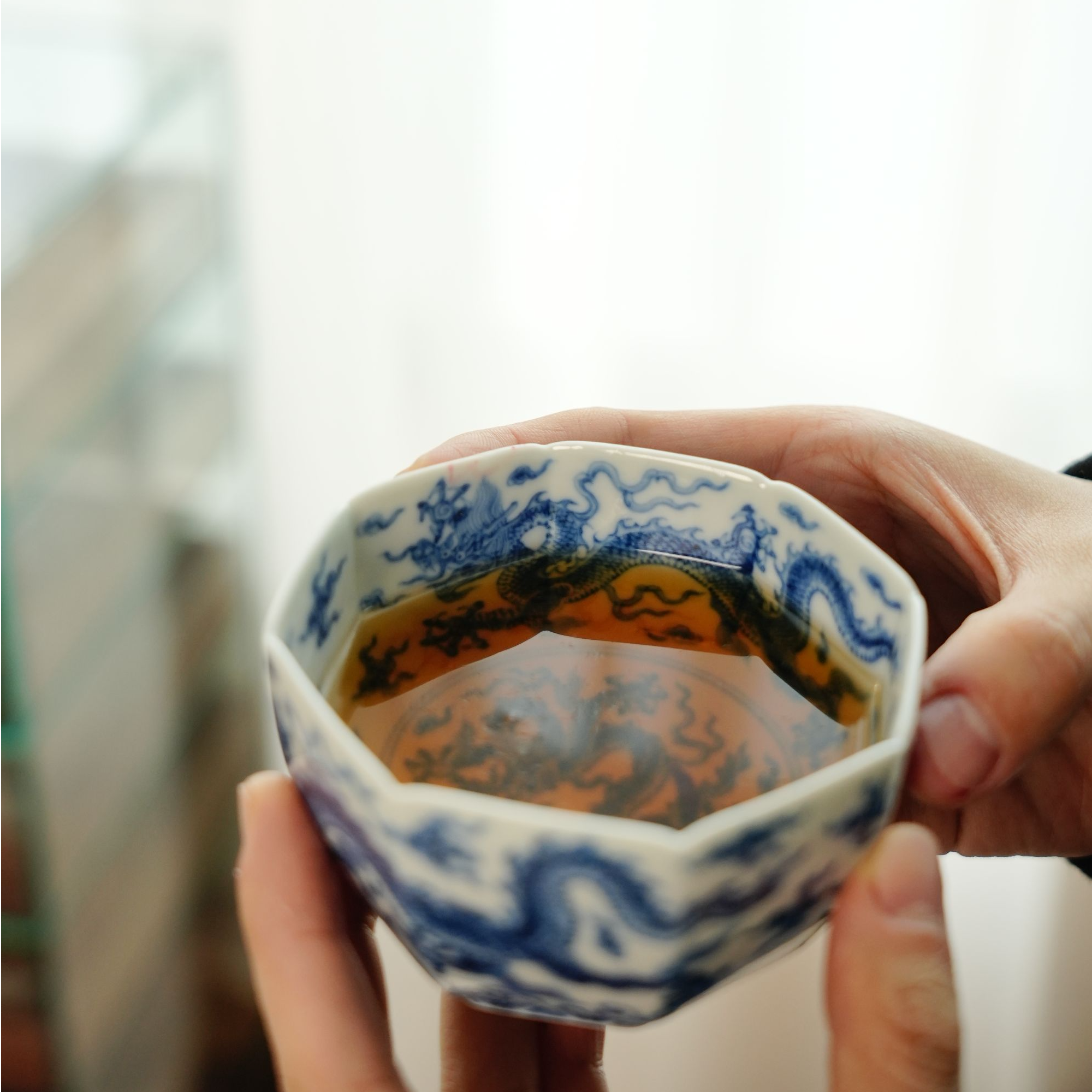 景德镇陶瓷仿明成化望月怀古青花五龙八方杯