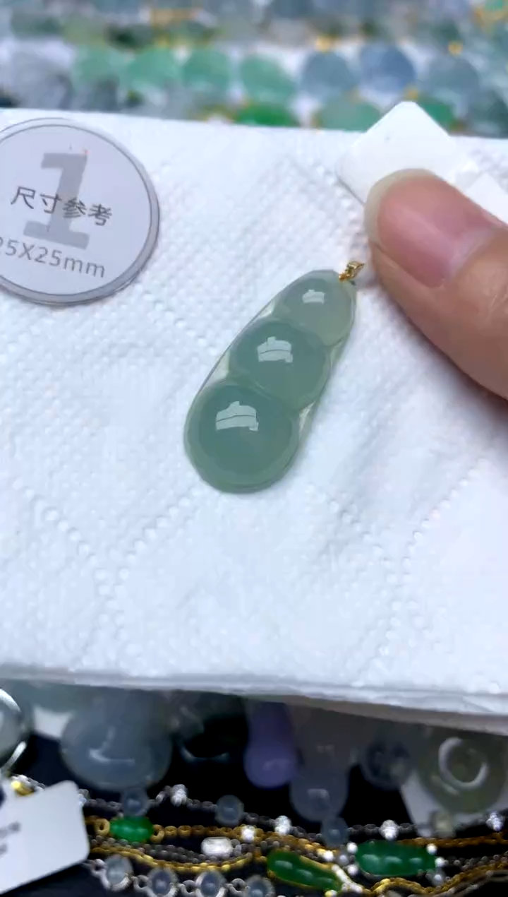 颈饰18K金镶嵌翡翠天然A货翡翠