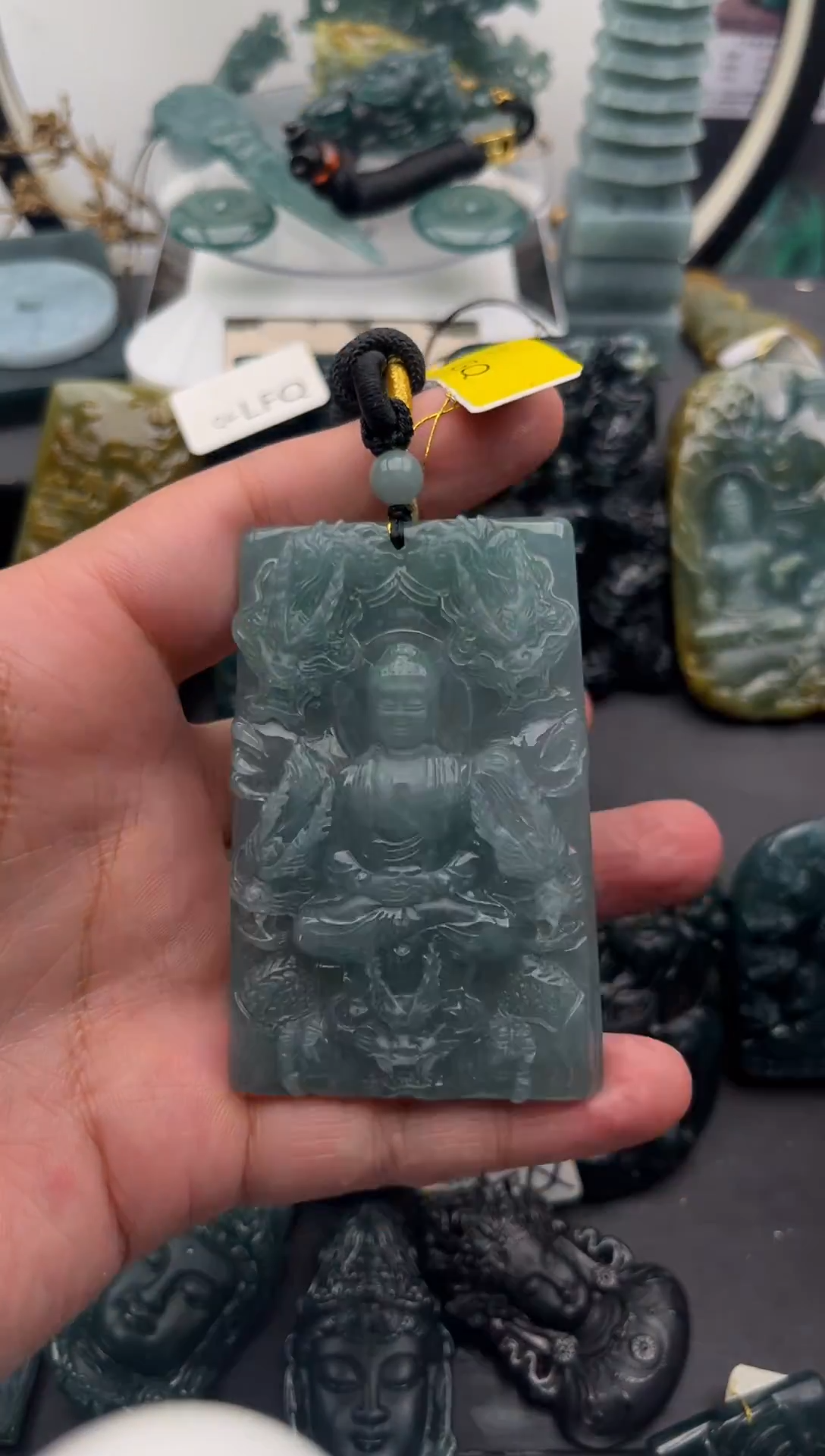 颈饰未镶嵌翡翠谢**。大日