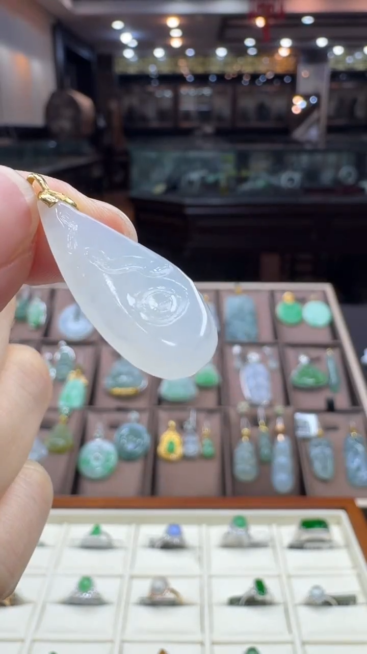 【闪购商品】翡翠颈饰18K金镶嵌悟道