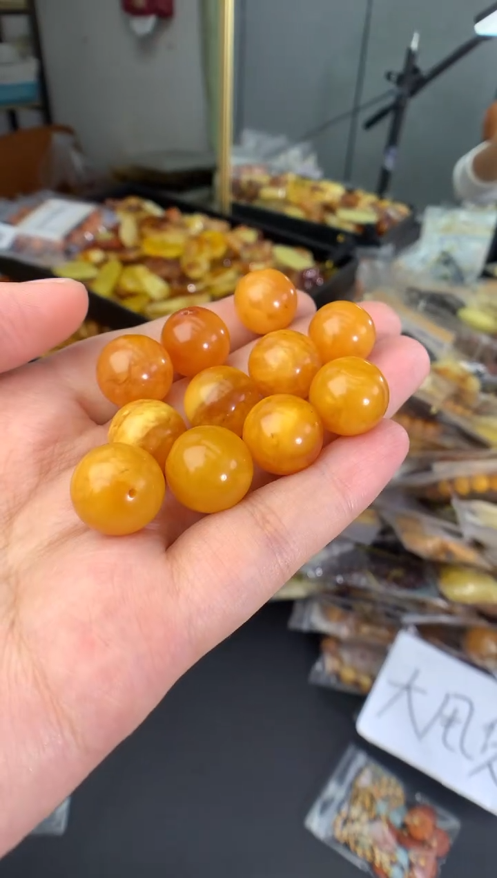 蜜蜡未镶嵌珠宝奇石多样性发一件