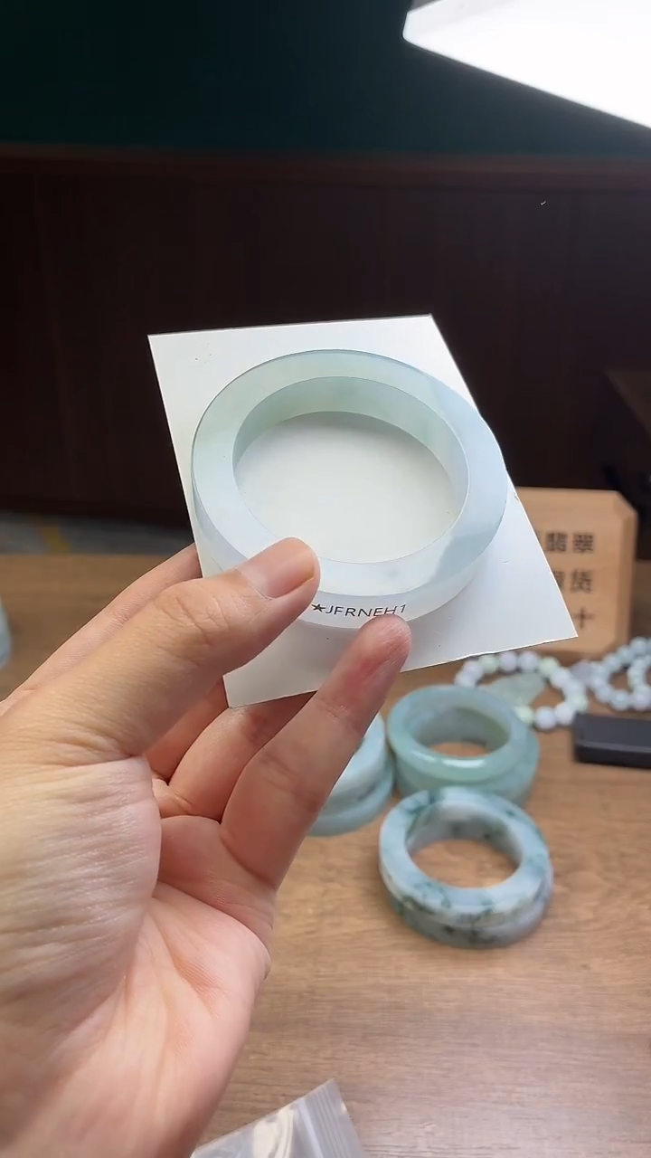 未镶嵌手镯定制翡翠王*定制