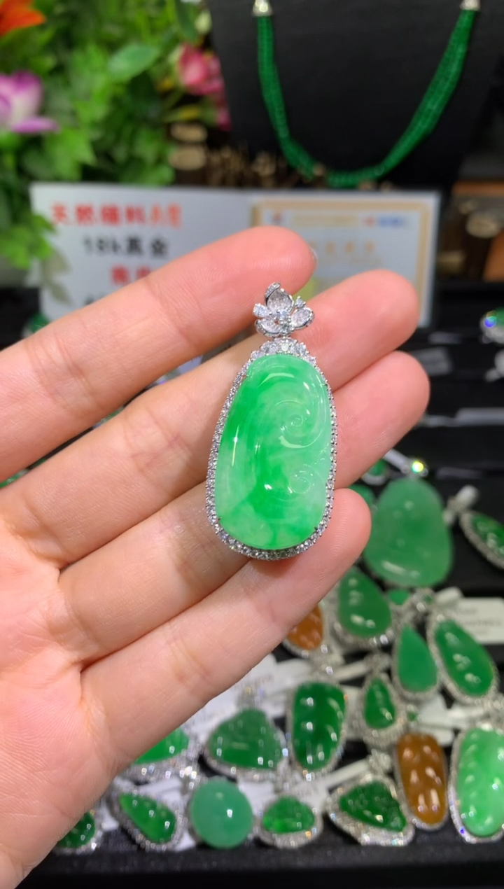 【闪购商品】翡翠吊坠(不含链)18K金镶嵌如意