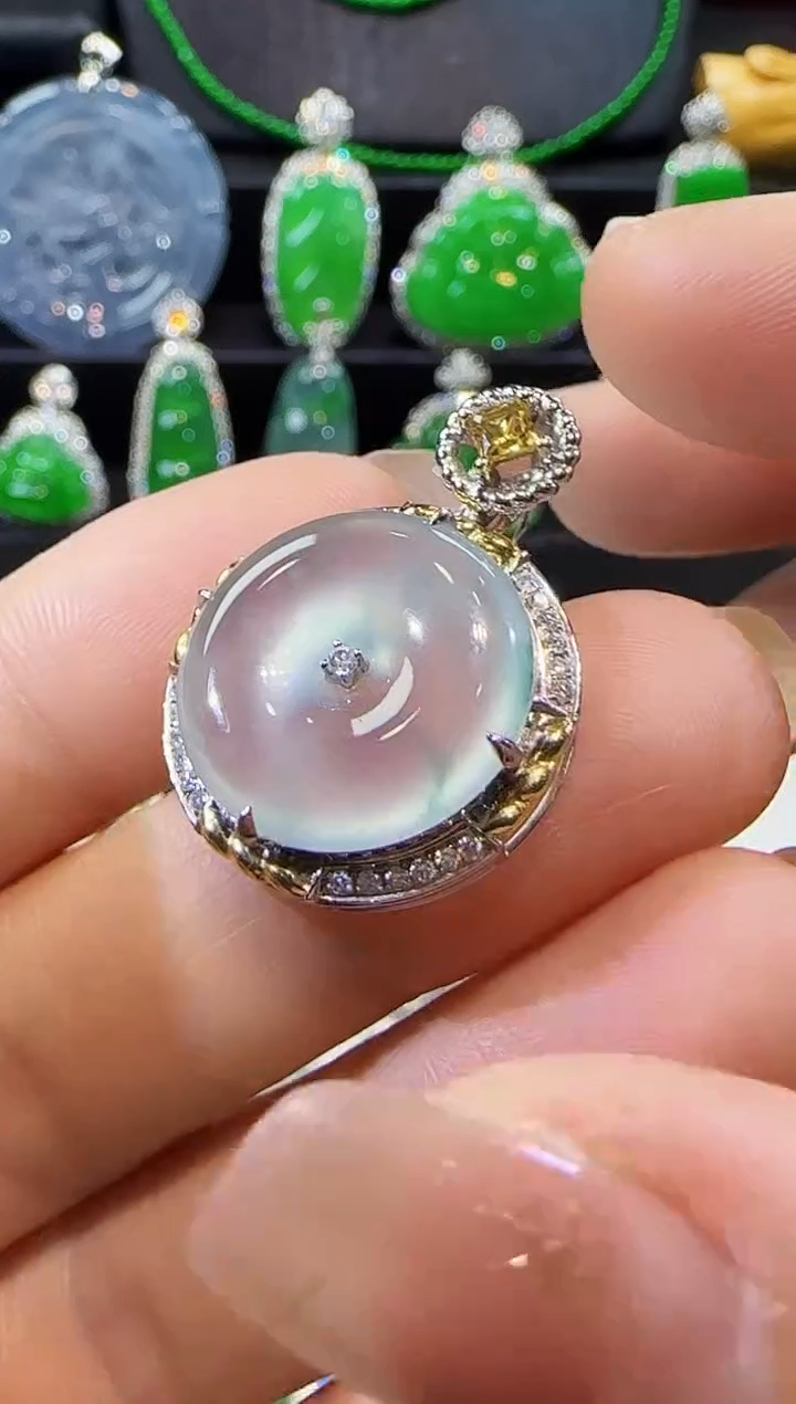 【闪购商品】翡翠吊坠(不含链)18K金镶嵌吊坠