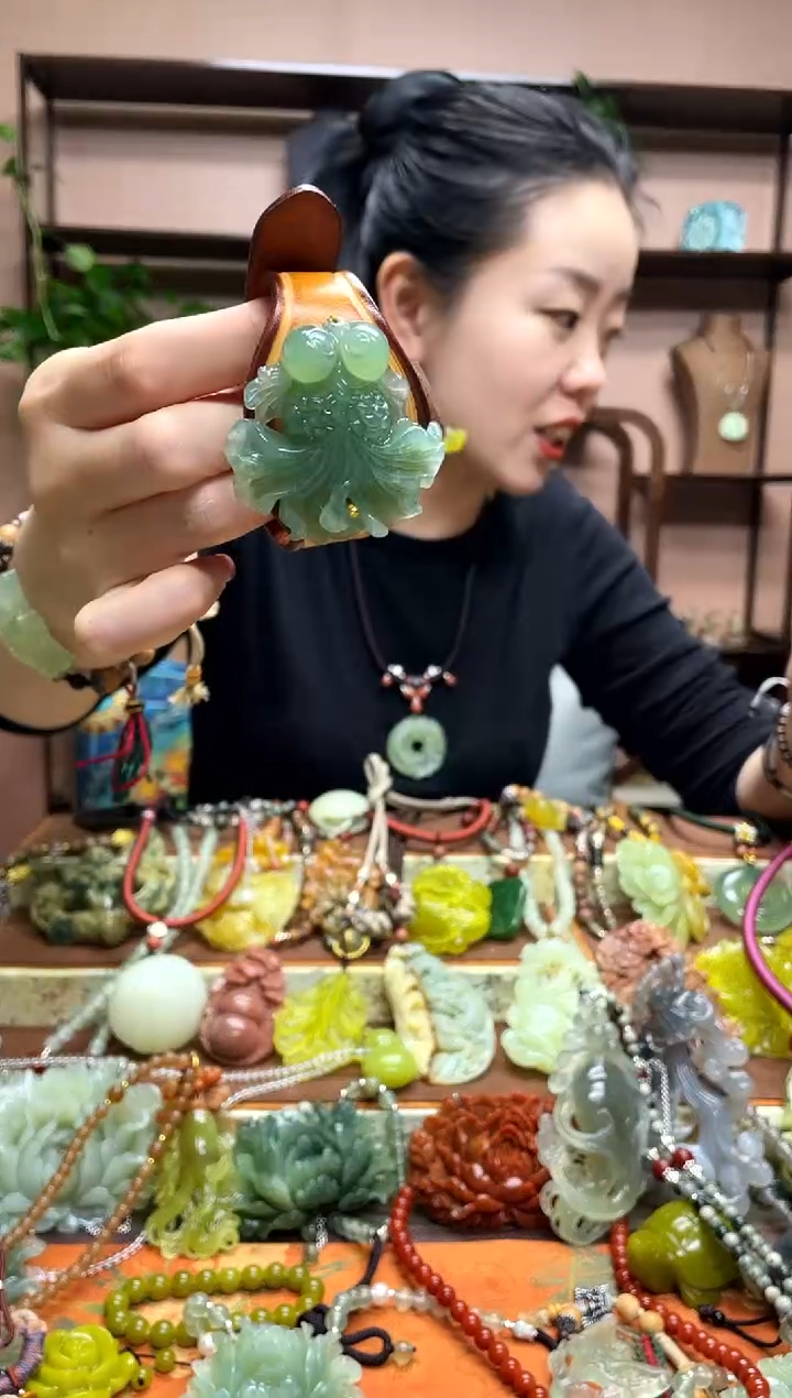 未镶嵌岫玉吊坠·