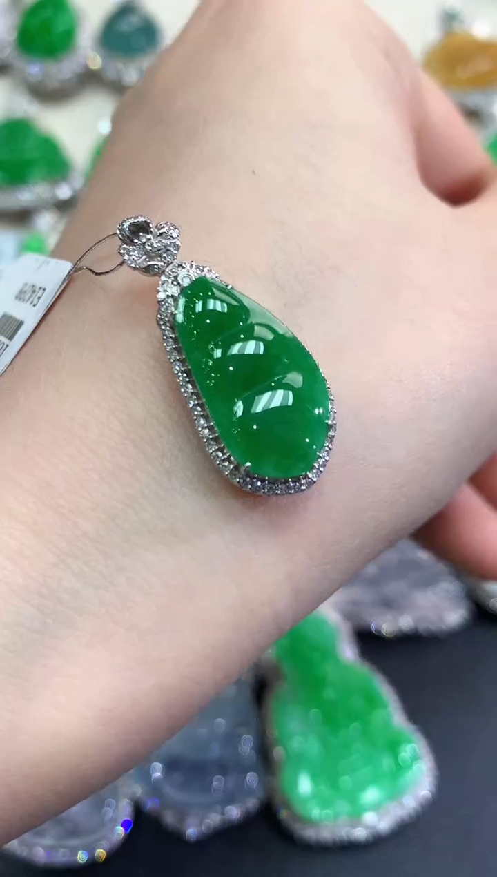 【闪购商品】翡翠颈饰18K金镶嵌D23    