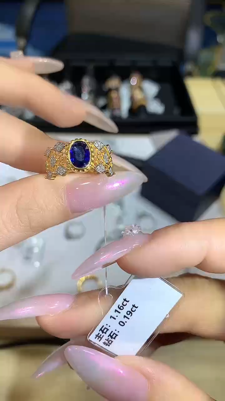 【闪购商品】蓝宝石戒指18K金镶嵌1.16克拉蓝宝石戒指