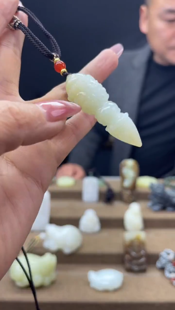 颈饰未镶嵌和田玉1