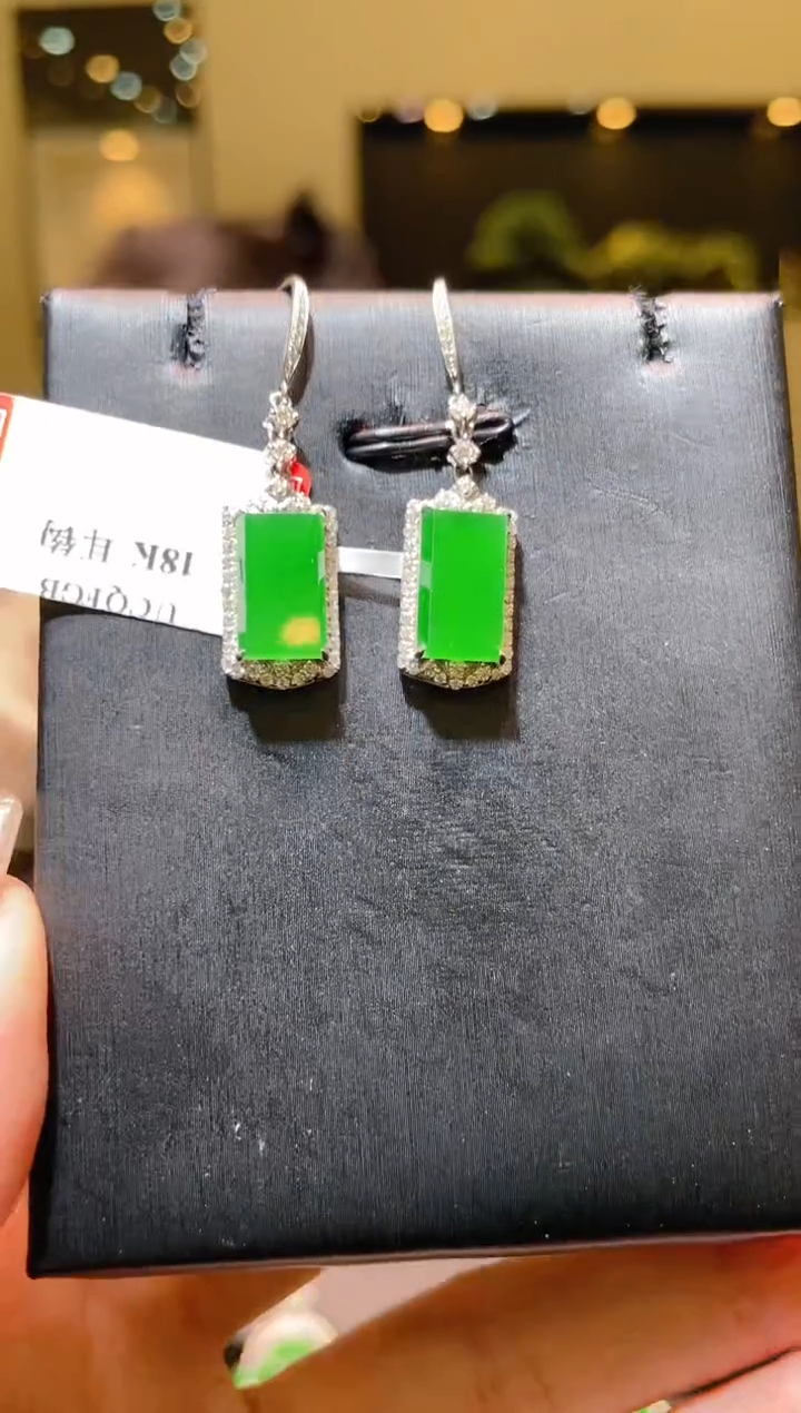 【闪购商品】翡翠吊坠(不含链)18K金镶嵌A76