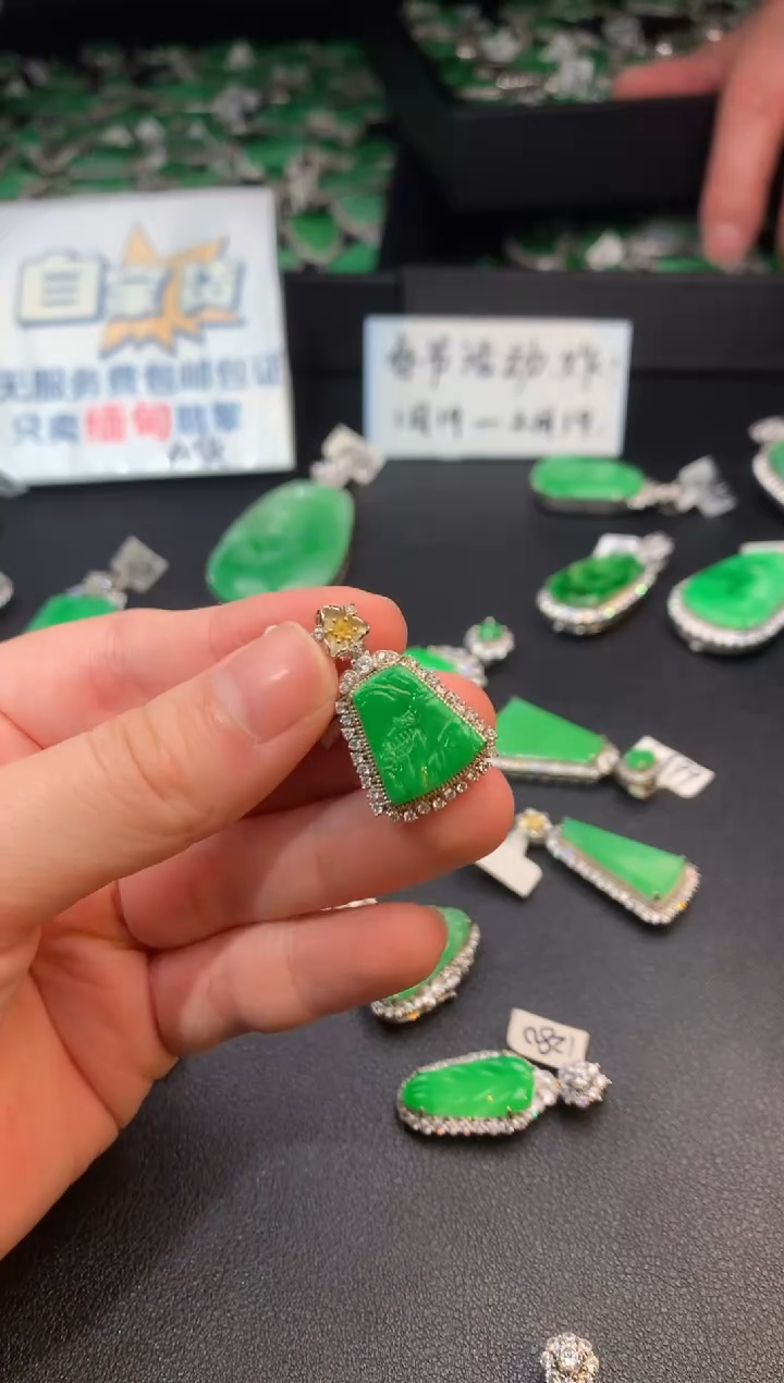【闪购商品】翡翠颈饰银S925镶嵌翡翠
