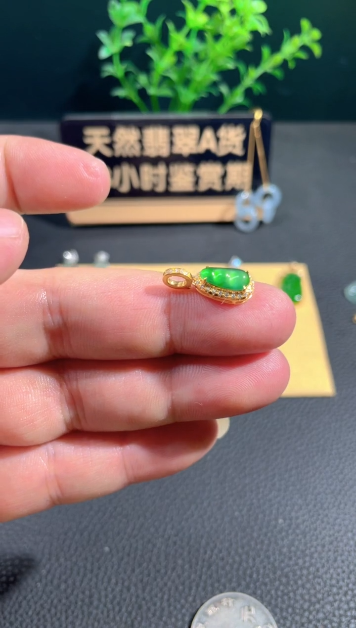 【闪购商品】翡翠颈饰18K金镶嵌翡翠