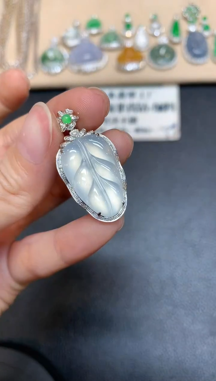 【闪购商品】翡翠颈饰18K金镶嵌树叶【无服务费