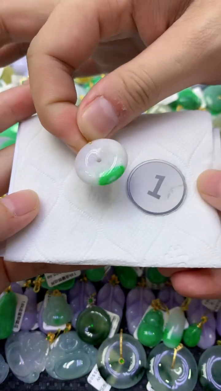 颈饰未镶嵌翡翠天然缅甸翡翠A货