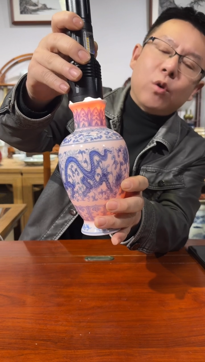 陶央博文化瓷器交流青花瓶