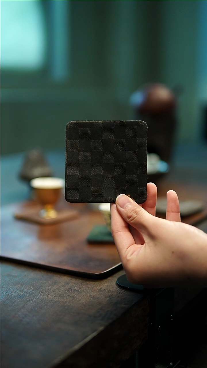 【闪购商品】香云纱绢丝黑色格纹杯垫