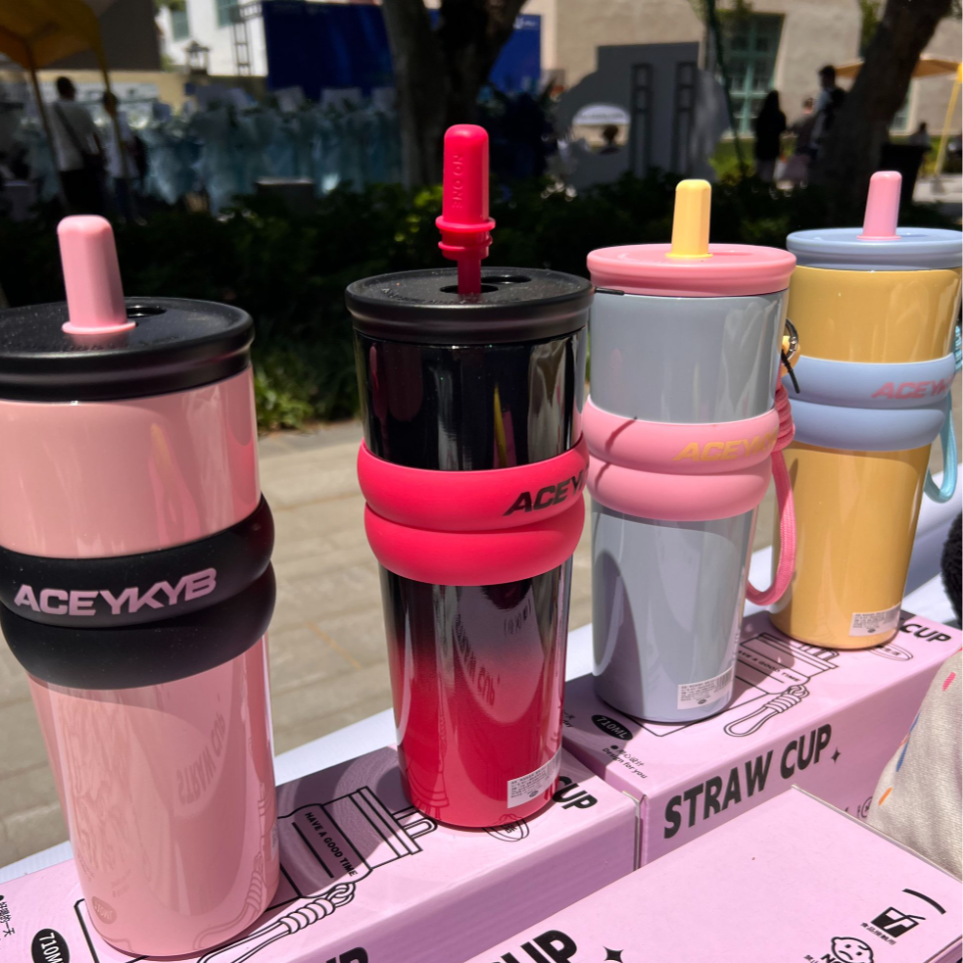 YKYB黄子韬生日见面会快闪店ins水杯高品质时尚红色简约便携式