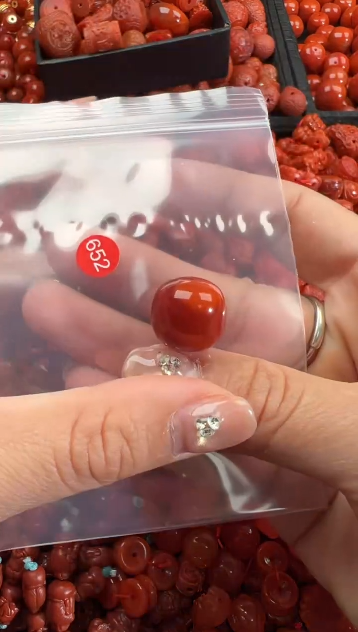 南红玛瑙未镶嵌颈饰1