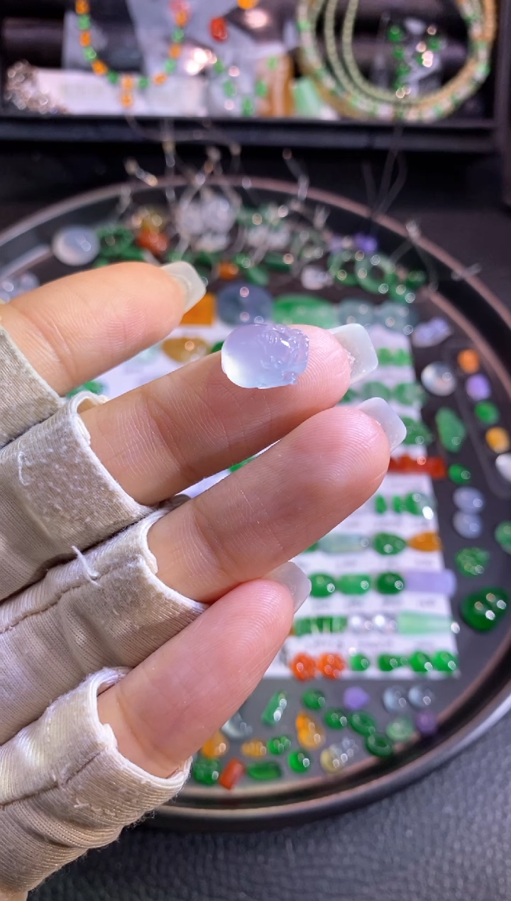 翡翠挂件未镶嵌金蟾