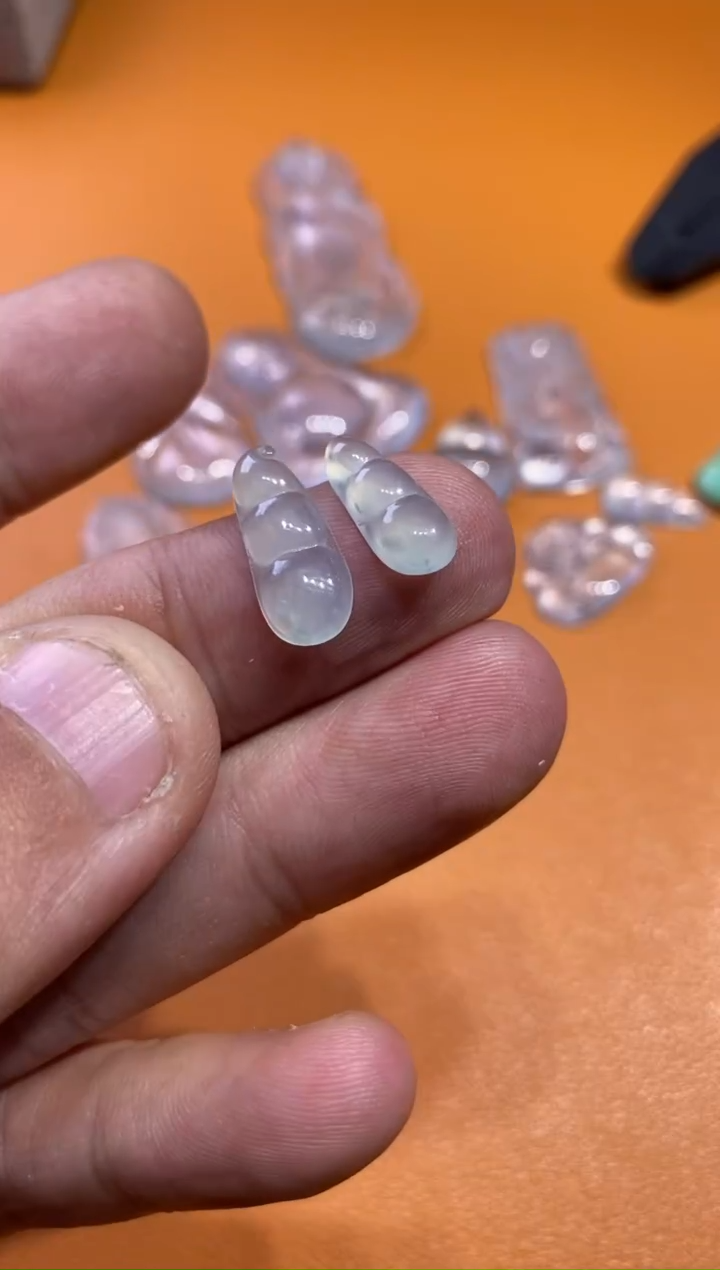 【闪购商品】翡翠吊坠(不含链)未镶嵌豆子128