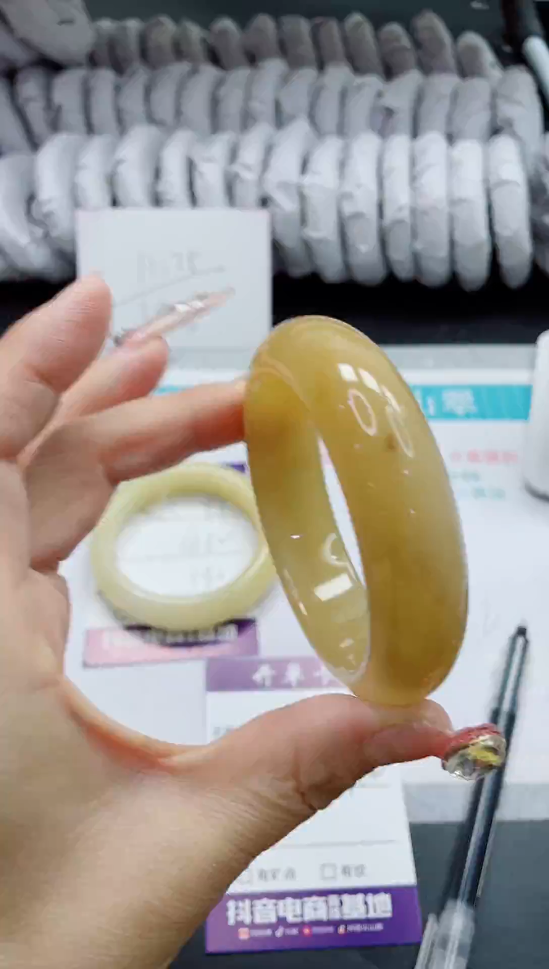 【闪购商品】石英质玉手镯未镶嵌92